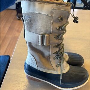 Sorel Women's Beige and Black Winter Boots